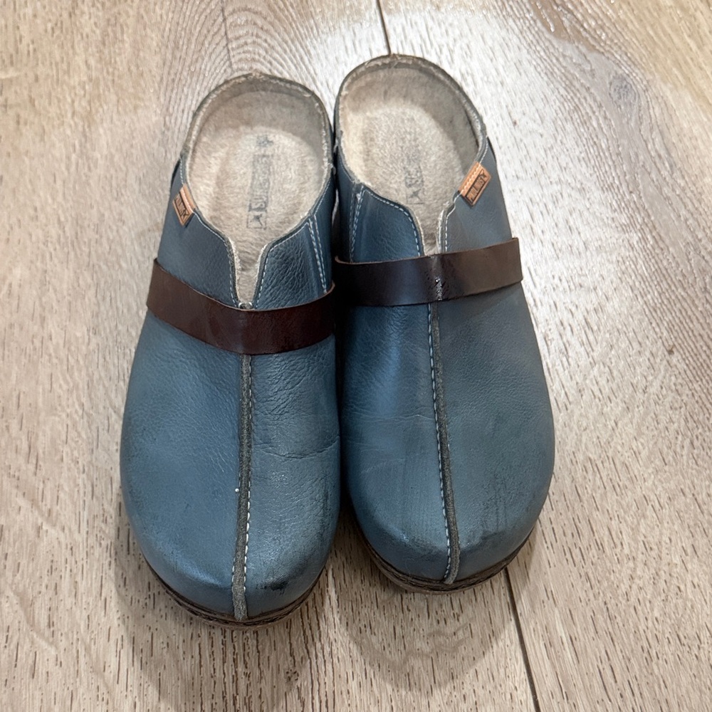 PIKOLINOS Blue Leather Slip-On Clogs with Brown Strap